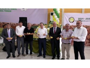 Nazilli'de sezonun ilk incirini Kaymakam Arısoy satın aldı - Vimarsana News