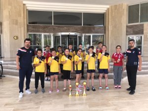 Kaynaşlı Belediyespor kupalara ambargo koydu