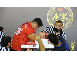 Pandemi döneminde ilk kez düzenlenen bilek güreşi şampiyonasına yoğun katılım - Vimarsana News
