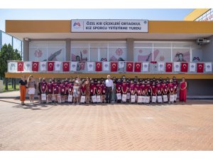 Büyükşehir Belediyesinin sporcu kızları, Basın Yayın ve Halkla İlişkiler ekibiyle tanıştı - Vimarsana News