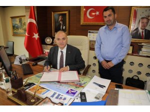 Başkan Faruk Özlü TUBİTAK ile sözleşme imzaladı - Vimarsana News