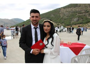 Modifiye araç fuarında evlendiler - Vimarsana News