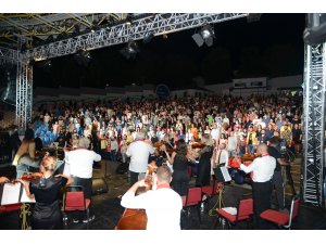 Bursa'da Senforock gecesinde dinleyiciler unutulmaz anlar yaşadı - Vimarsana News