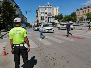 Yayaya yol vermeyen 23 sürücüye 14 bin 996 TL ceza - Vimarsana News