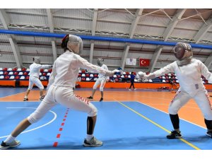 Milli eskrimciler yeni sezona Isparta’da hazırlanıyor