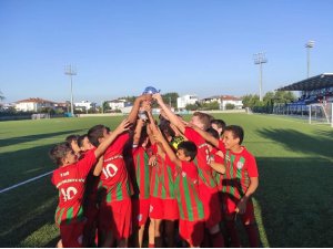 1308 Osmaneli Belediyespor U11 Futbol Takımı Sakarya'da şampiyon oldu - Vimarsana News