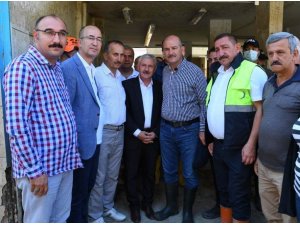 AK Parti Hakkari heyeti afet bölgesinde