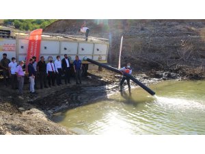 Bingöl’de baraj ve göletlere 1 milyon 200 bin yavru sazan bırakıldı