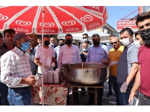 Tercan'da vatandaşlara aşure dağıtıldı - Vimarsana News