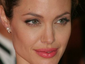 Angelina Jolie, Afganistan için Instagram'a katıldı - Vimarsana News