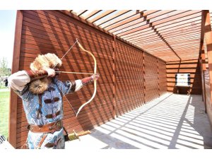 Ahlat’taki Malazgirt kutlamalarında okçuluk sporuna büyük ilgi