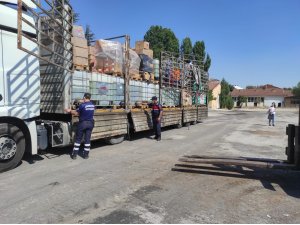 Tır dorsesindeki tanklarda 5 ton kaçak benzin yakalandı