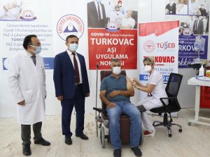 Yerli korona virüs aşısı TURKOVAC, geliştirildiği ERÜ'de gönüllülere uygulanıyor - Vimarsana News