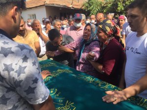 Manisa'daki trafik kazasında ölen 4 kişi toprağa verildi - Vimarsana News