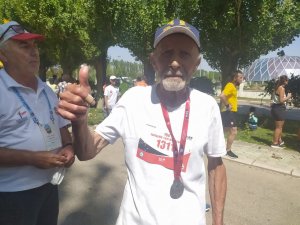 82'lik maratoncu gençlere taş çıkardı - Vimarsana News