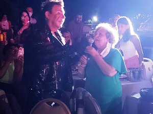 Kuşum Aydın, annesiyle birlikte düet yaptı