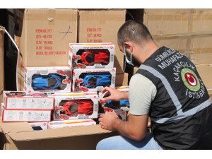 İzmir’de 10 bin 330 adet gümrük kaçağı oyuncak ele geçirildi