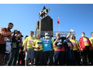 İstikbal Kayseri Yarı Maratonu şampiyon sporcuları ağırladı