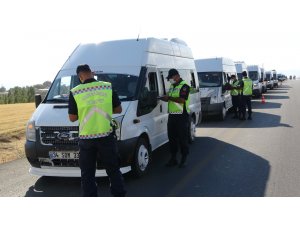 Jandarma servis araçlarını drone ile denetledi