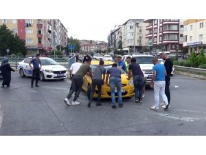 Sultangazi’de ticari taksi takla attı