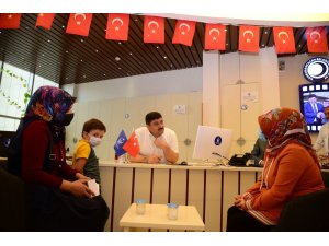 Dertleri, sorunları dinliyor, çözüm için çalışıyor - Vimarsana News