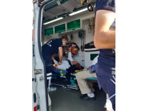 Büyükada’da polis otosuna çarpan bisikletli yaralandı