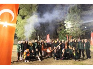 Genç Yeşilay gönüllüleri kamplarda bir araya geldi