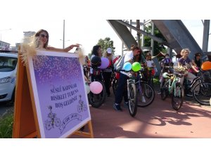 Süslü kadınlar topluluğu Rize’de pedal çevirdi