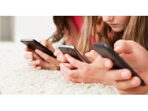 “Sosyal medya çocuklarda duygu eksikliğine neden oluyor”