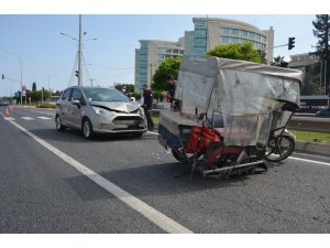 Engelli araçla otomobil çarpıştı: 1 yaralı