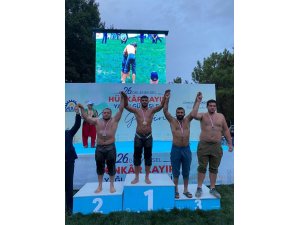 Er meydanında ağabeyini yenerek şampiyon oldu