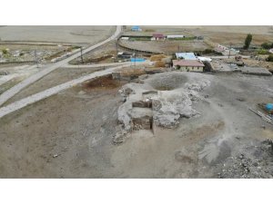 Erzurum’un tarihine ışık tutan 6 bin yıllık höyükte kalıntılara rastlandı