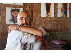 Ünlü modacı Cemil İpekçi, Sonsuz Şükran Köyü’ndeki kerpiç evini atölyeye dönüştürecek