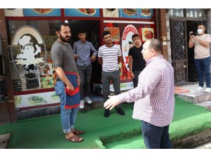 Ekinci, kazı çalışmaları ile ilgili esnaf ve vatandaşlara bilgi verdi