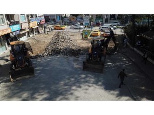 Akyazı’da cadde ve sokaklar yenileniyor