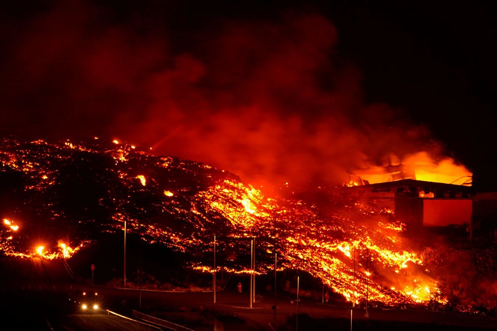 La Palma Yanardağı’nda lav akışı hızlandı: Onlarca ev daha yutuldu