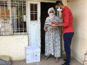 Mardin’de yaşlı vatandaşlara hijyen paketi dağıtıldı