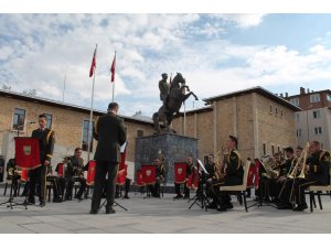 3. Ordu Komutanlığı Bando takımı Bayburt’ta halka konser verdi