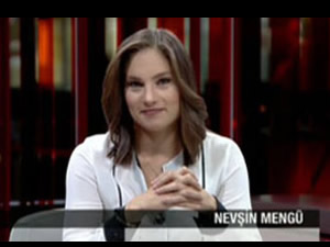 İsveç'in yakışıklı bakanı Mengü'yü güldürdü