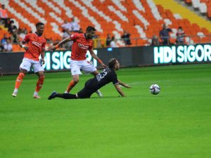 Süper Lig: Adana Demirspor: 0 - Yeni Malatyaspor: 1 (İlk yarı sonucu)