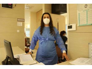 5 aylık hamile hemşire yoğun bakım hastalarının yardımına koşuyor