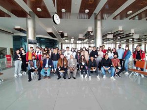 Havacılık okulu öğrencileri Koca Seyit Havalimanı’nı gezdi