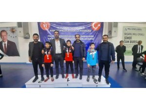Eleşkirt’te Dostluk Turnuvasında aileler madalya verdi