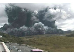 Japonya’da volkanik hareketlilik alarmı: Aso Yanardağı’nda patlama meydana geldi