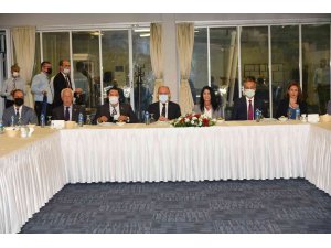Vali Karadeniz, 17 ilçenin muhtar temsilcileriyle buluştu