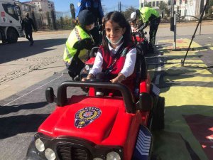 Mobil Trafik Eğitim Tırı Elazığ’da öğrencilerle buluştu