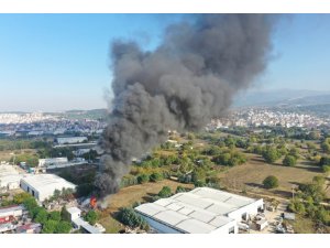 Buzdolabı geri dönüşüm deposunda büyük yangın