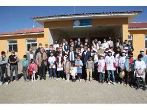 Köy okulunda ‘TÜBİTAK 4006 Bilim Fuarı’ sergisi