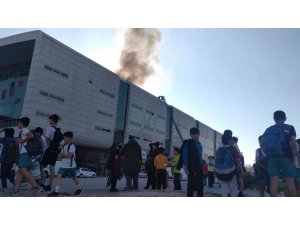 Spor ve Kongre Merkezi’nin çatısındaki yangın korkuttu