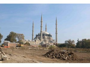 Selimiye Camisi meydan düzenleme çalışmalarında Roma dönemine ait aile mezarlığı bulundu